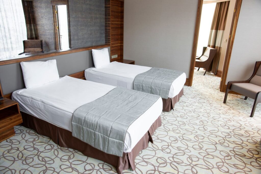 Chambre d hôtel spacieuse avec deux lits, choisir un hôtel à Disneyland Paris