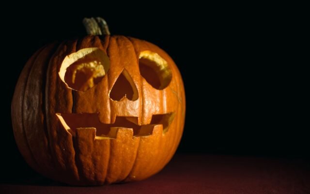 Citrouille sculptée illuminée dans le noir, ticket Halloween pas cher pour Bobbejaanland
